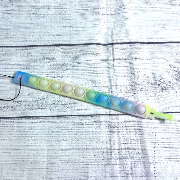 Pop-It Fidget Toy Glow in the Dark Heart Bracelet 💗 - Picture 1 of 3